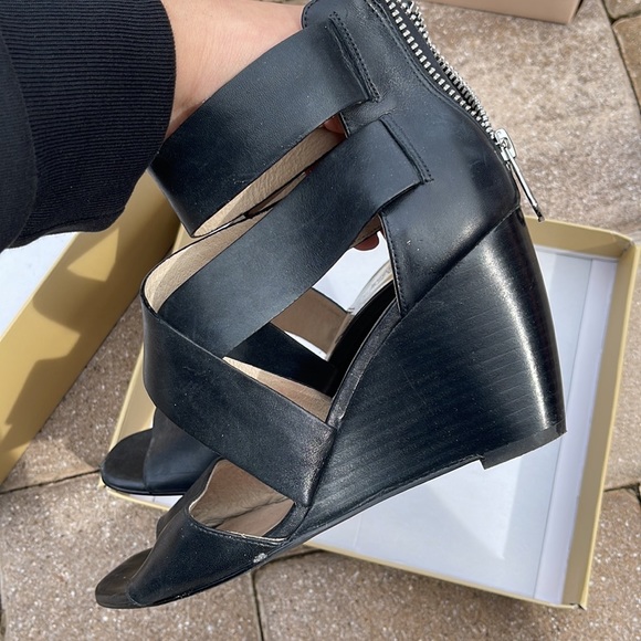 MICHAEL KORS WEDGES - Picture 3 of 10